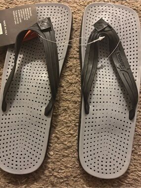 Sensi NWT Woman’s 8 Perforated Sandals Gray Soles Black Straps Made In Italy